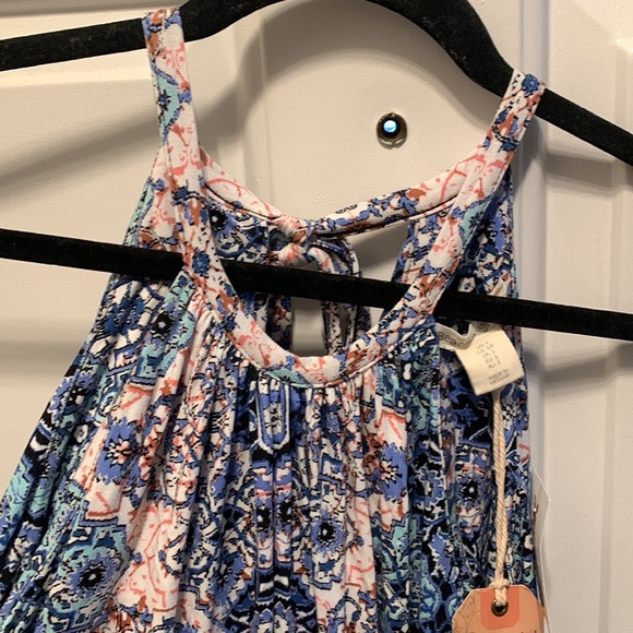 Printed flowy tie back dress - Picture 4 of 6